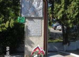 Памятная стела  воинам - освободителям ст. Новоалександровской.